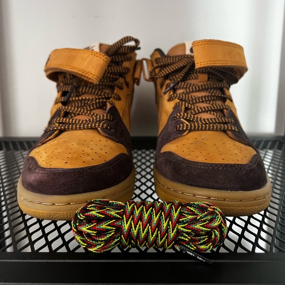 NIKE SB Dunk Mid: Lewis Marnell (9D) - Picture 2 of 3